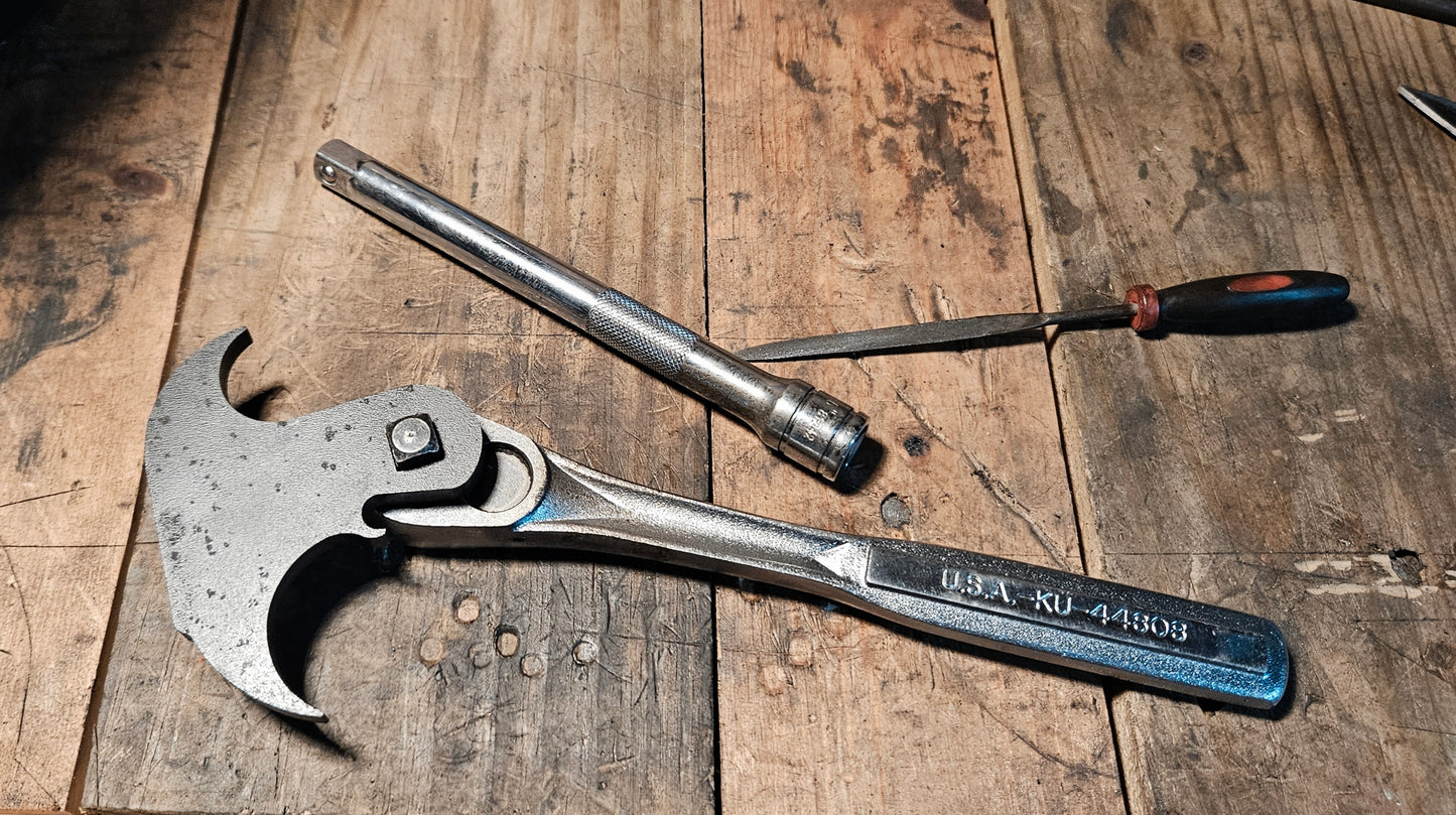 The Tight Space Seal Puller